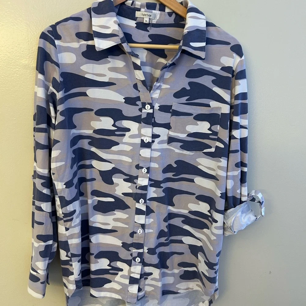Tyler Boe White and Blue Button Down Shirt - Picture 1 of 6